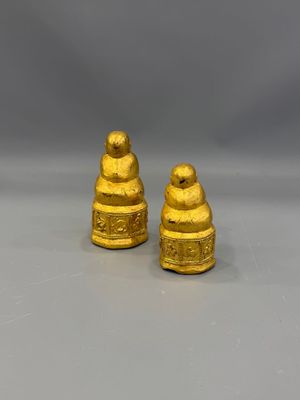 paire de salières et poivrières plaquées or