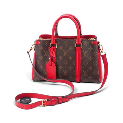 Sac à main Louis Vuitton marron et rouge sur fond blanc