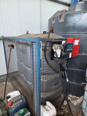 une image représentant un réservoir contenant un peu d'eau