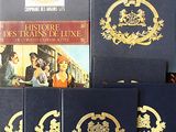 plusieurs livres sont empilés sur une table