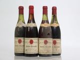 trois bouteilles de vin sont alignées sur une table