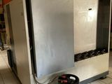 l'image d'une machine installée dans une pièce