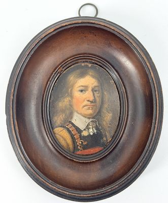 tableau représentant un jeune homme vêtu d'une robe marron, dans un cadre en bois
