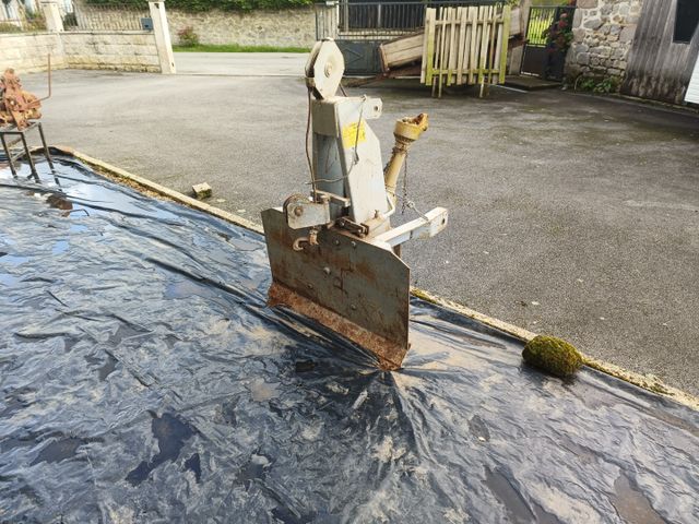 Treuil agricole sur trois points SAMUEL. Vendu sur désignation Co...
