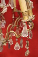 Lustre en métal doré à huit bras de lumière et pampilles. (photo 4)
