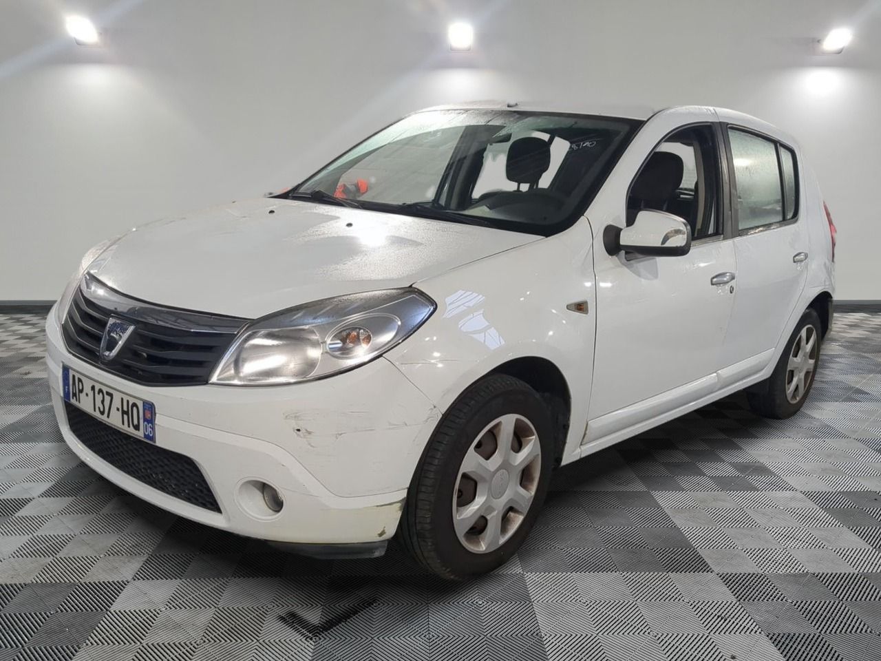 DACIA - SANDERO 1.4 MPI 75 GPL ECO2 LAURÉATE - EG - Mise en …