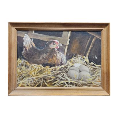 une peinture à l'huile représentant une poule couchée dans un nid avec des œufs