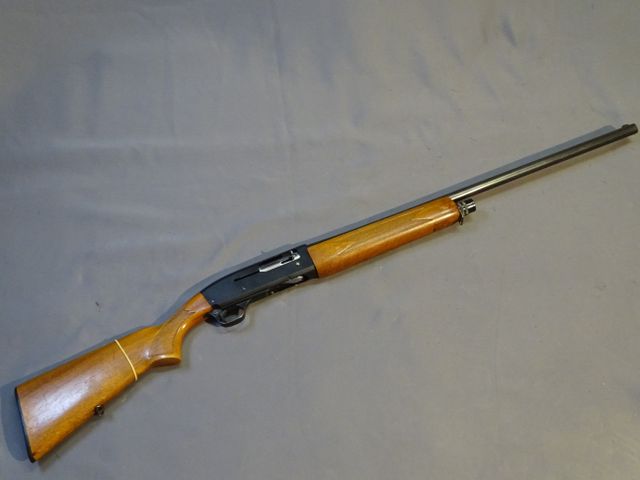 CAT C : N°259381/224036 – Fusil semi-automatique - CAL 12/70 Marq...