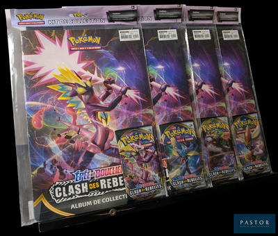 quatre paquets de cartes Pokémon exposés dans un magasin