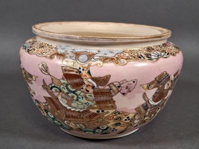 JAPON. Cache pot en céramique à décor émaillé de style Satzu…