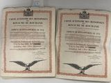 un vieux document sur lequel figure l'image d'un aigle au recto