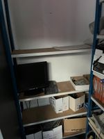 deux éléments métalliques de racks moyen porteur 120x30 à 4 … (photo 2)