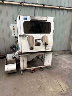 une machine qui se trouve dans un bâtiment