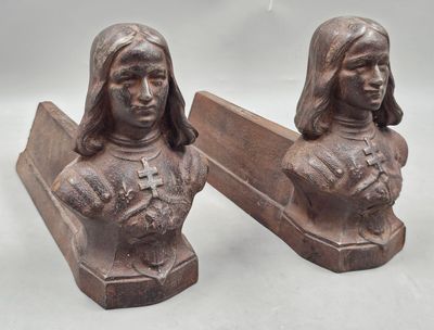 212 / ss tble Na / Paire de chenets en fonte à décor d… - Photo 1