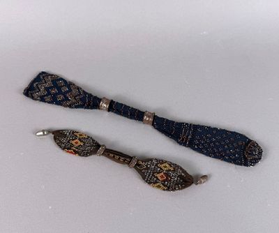 Deux bourses d'avare en résille et de perles. - Photo 1