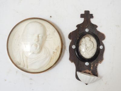 une image représentant une pièce de monnaie sur laquelle figure le portrait d'un homme