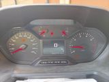 un tableau de bord de voiture sur lequel figurent divers indicateurs et chiffres