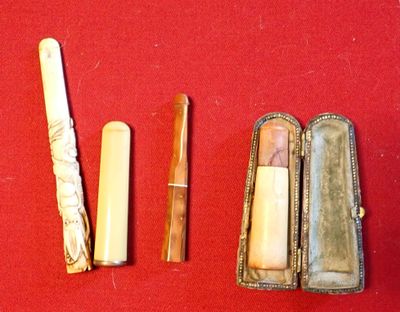 Lot de fume-cigarettes divers.