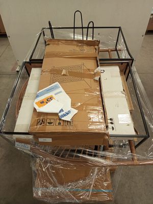 un chariot sur lequel sont empilées plusieurs boîtes