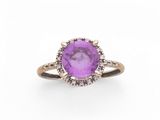 une bague en améthorate et diamants