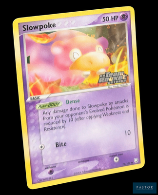 un gros plan d'une carte Pokémon à bordure jaune