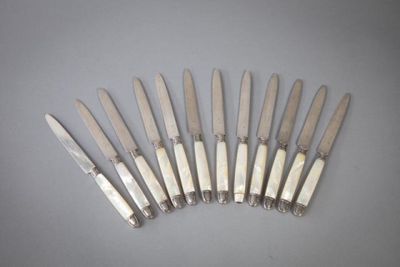 PUIFORCAT-TABOURET Paris Douze couteaux à fruits