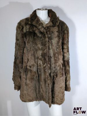 une photo d'un manteau de fourrure sur un mannequin, un mannequin, un mannequin, un mannequin, un mannequin, un mannequin, un mannequin, un mannequin