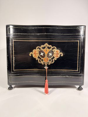 Cave à liqueur en poirier noirci à décor de marqueterie en l…