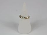 l'image d'une bague ornée d'un diamant