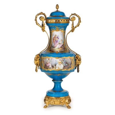 Paire DE Grands Vases DÉCoratifs EN Porcelaine MontÉE, Fin D…