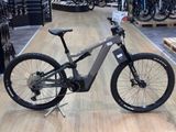 un vélo exposé dans un magasin