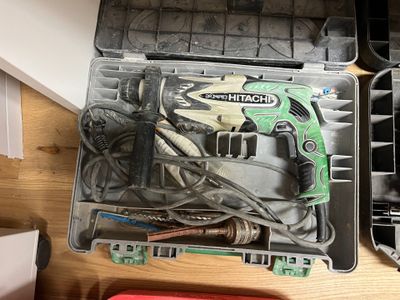 Marteau perforateur HITACHI DH 24 PB3