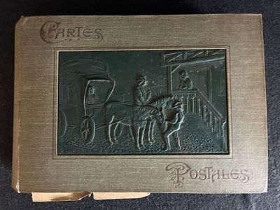 Un album de cartes postales et son contenu de CPA représenta…