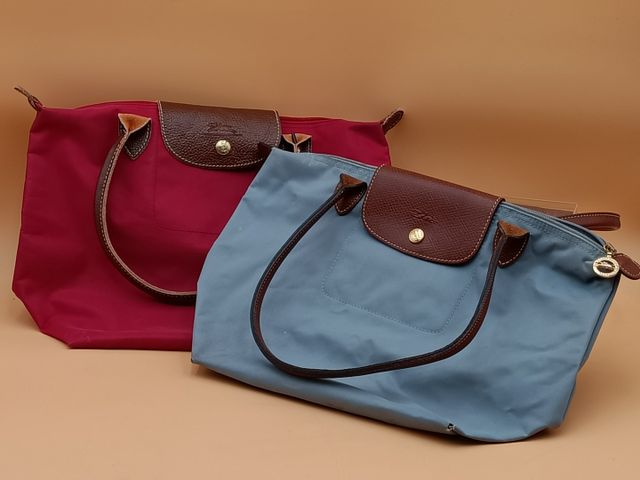LONGCHAMPS – Suite de 2 sacs en toile, pliables, un rose et un gr