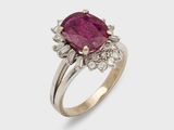 une bague en tourmaline rose et diamant