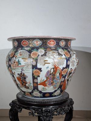 a vase that is sitting on a stand on the floor