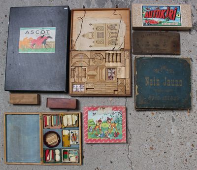a lot of items that are sitting on the ground