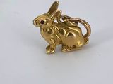 a small gold mouse with a hat on it ' s head
