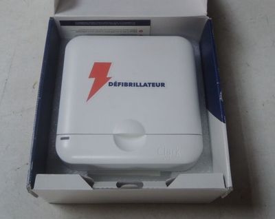 une boîte contenant un chargeur