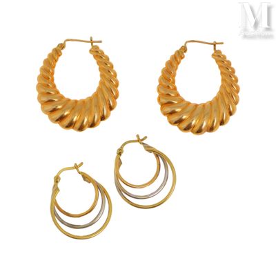 Deux paires de boucles d'oreilles - Photo 1