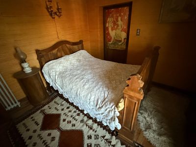 Lit de coin 110 x 186 et chevet somno, en noyer, lampe à pét…