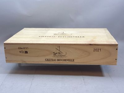une boîte en bois avec un couvercle en bois sur lequel figure un logo