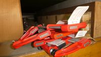 - 6 Rayonnages comprenant un stock important de fournitures … (photo 2)
