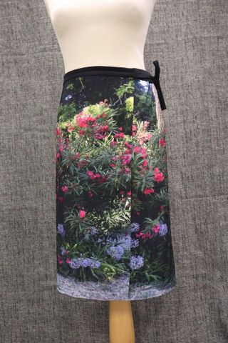 Agnès B : jupe en viscose décor fleur taille 2