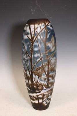 Dans le goût de Gallé Grand vase en verre multicouche dégagé…