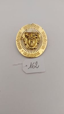 Pendentif or 750° Diam: 4cm env - Poids : 6,8g - (manque bél…