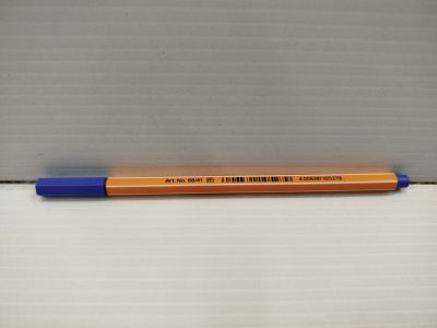 a pencil that is sitting on a table