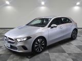 une Mercedes CLA argentée garée sur un sol carrelé à damier