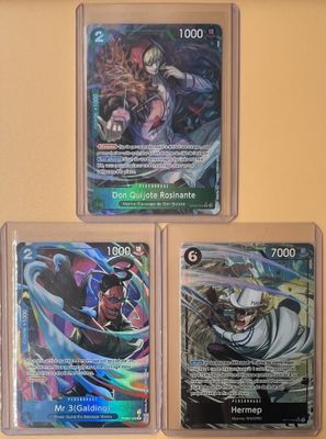 Quatre cartes Pokémon différentes sont accrochées au mur d'une pièce.