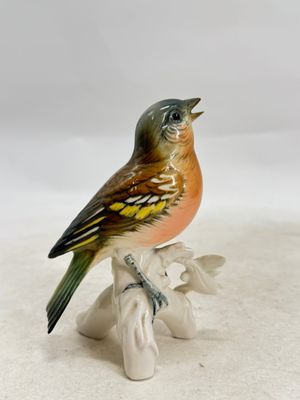 a small bird that is sitting on a branch